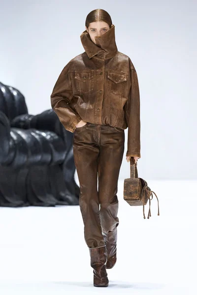 Look 28